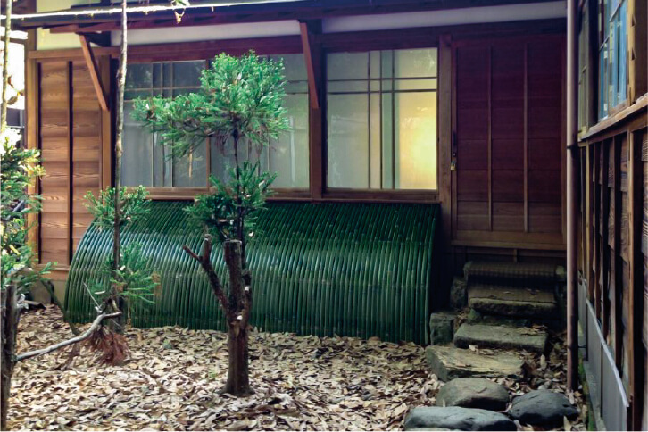 青竹の犬矢来（駒寄せ）
