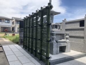 境界線に設置した竹垣