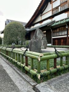 日本庭園に施工された金閣寺垣